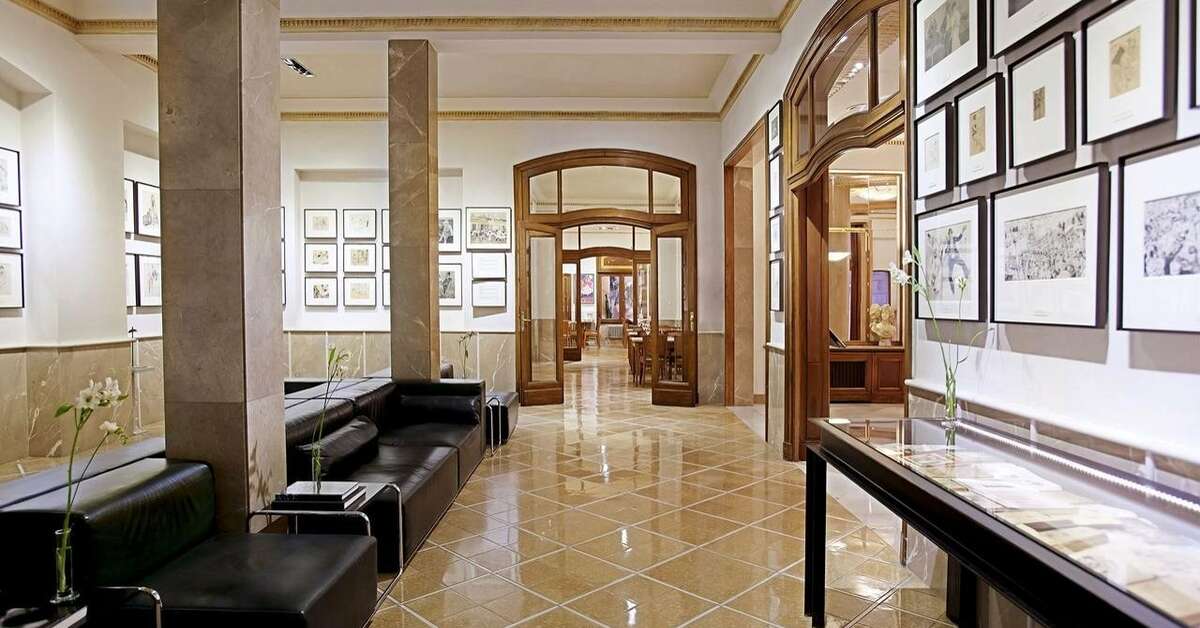 Een foto van het interieur van Hotel Astoria