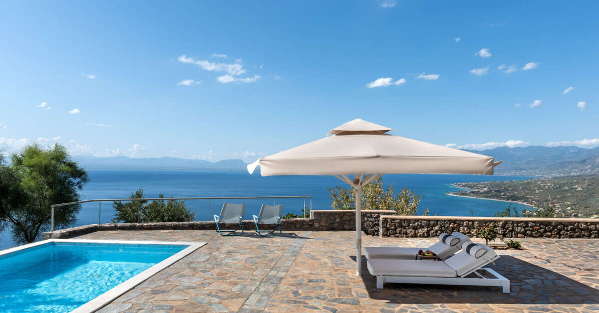 Een foto van het zwembad bij Searocks Exclusive Villas Resort Messinia