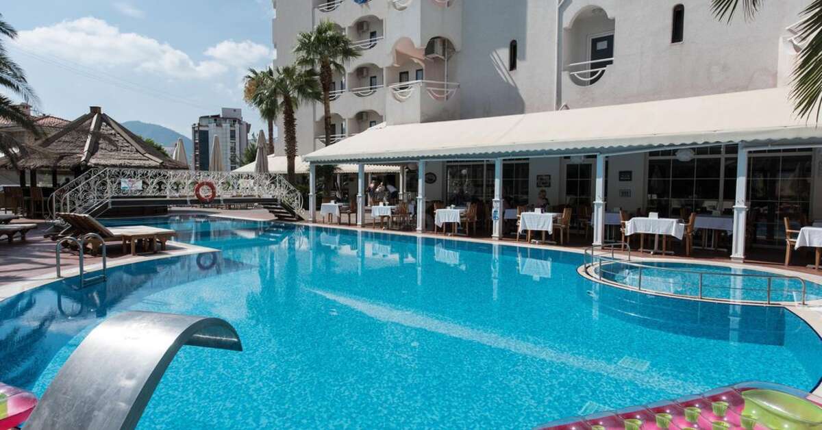 Een foto van het zwembad bij Hawaii Hotel