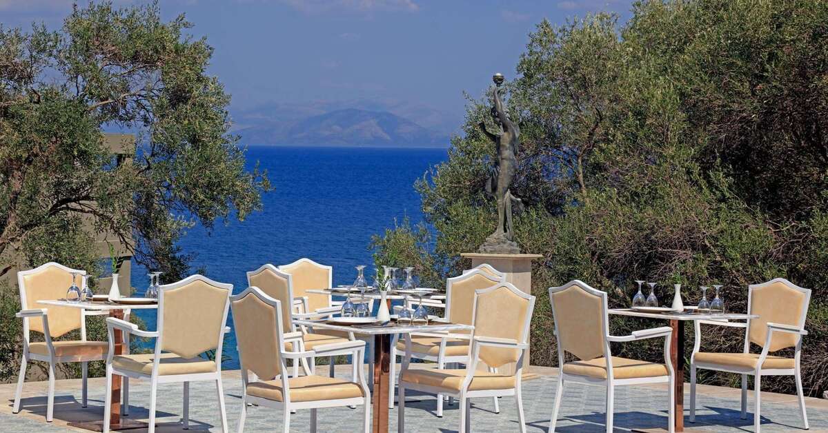 Een foto van het terras bij Kairaba Mythos Palace