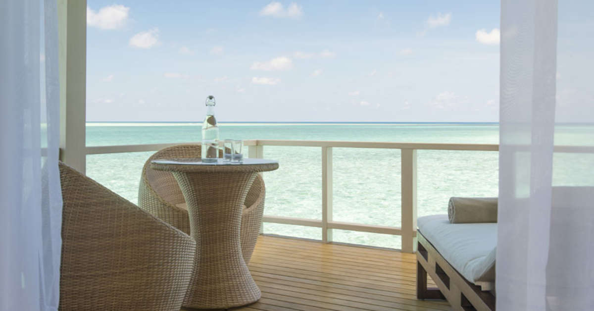 Een foto van het terras bij Summer Island Maldives