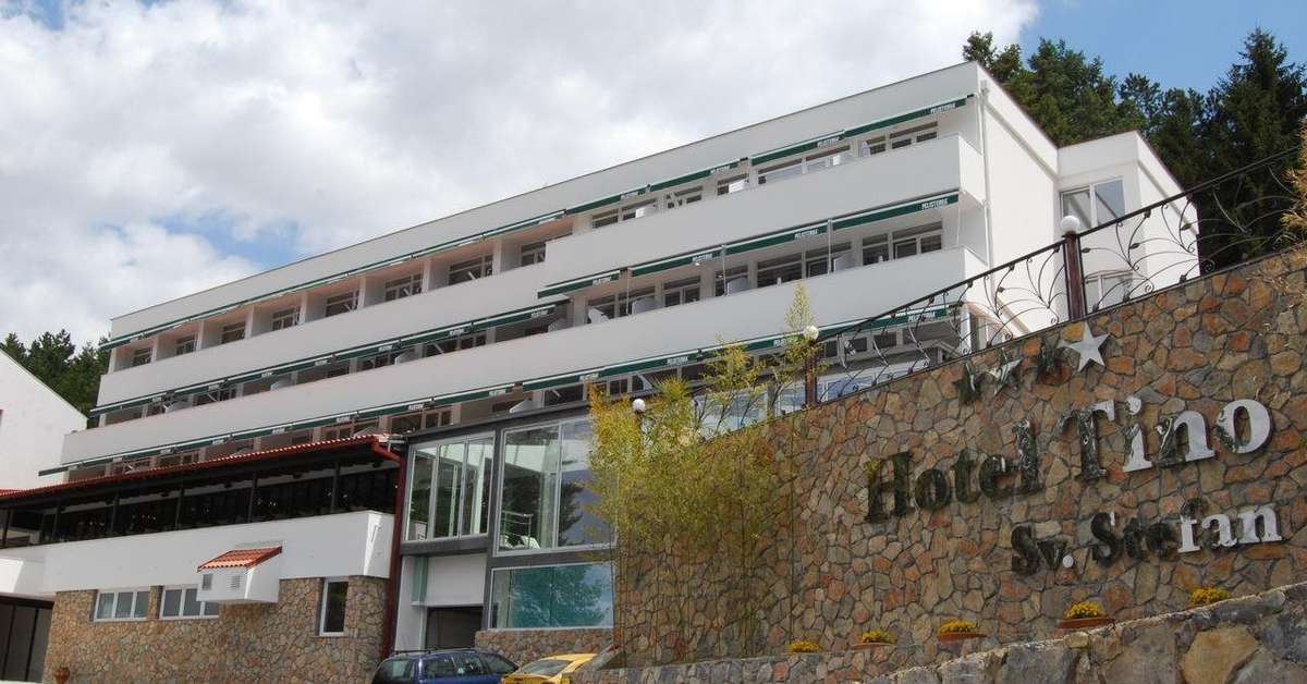 Een foto van de buitenkant van Hotel Tino Sveti Stefan