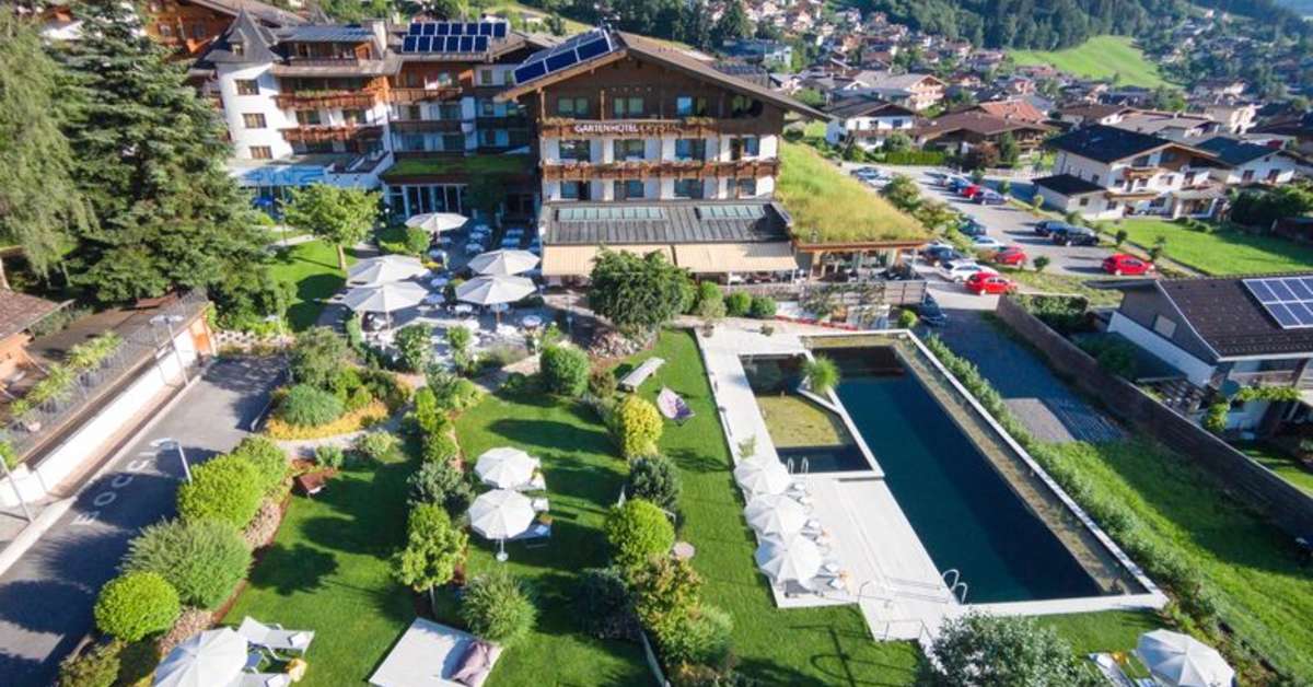 Een foto van de buitenkant van Hotel Crystal