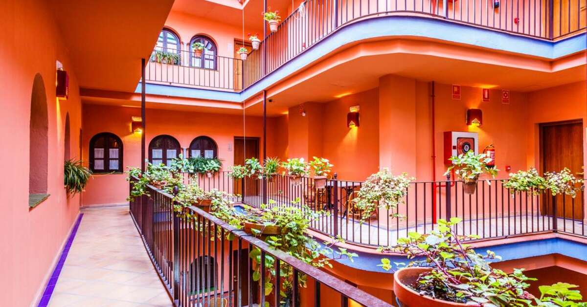 Een foto van het interieur van Patio de la Alameda