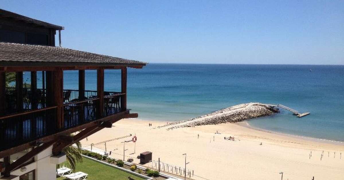 Een foto van de buitenkant van Hotel Do Mar