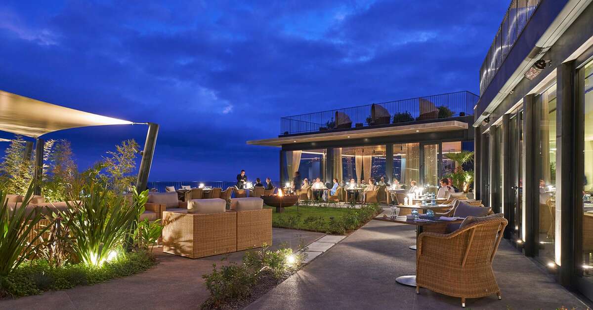 Ein Foto von der Außenansicht des Les Suites at The Cliff Bay