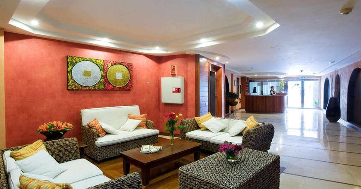 Een foto van het interieur van Hotel El Galeon