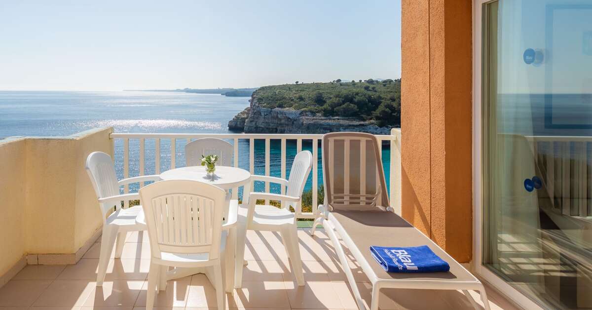 Een foto van het terras bij Blau Punta Reina Family Resort