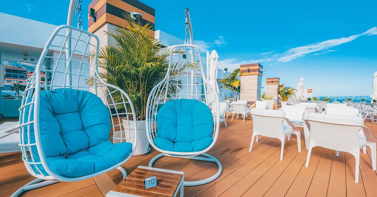 Een foto van het terras bij Atlantic Mirage Suites & Spa