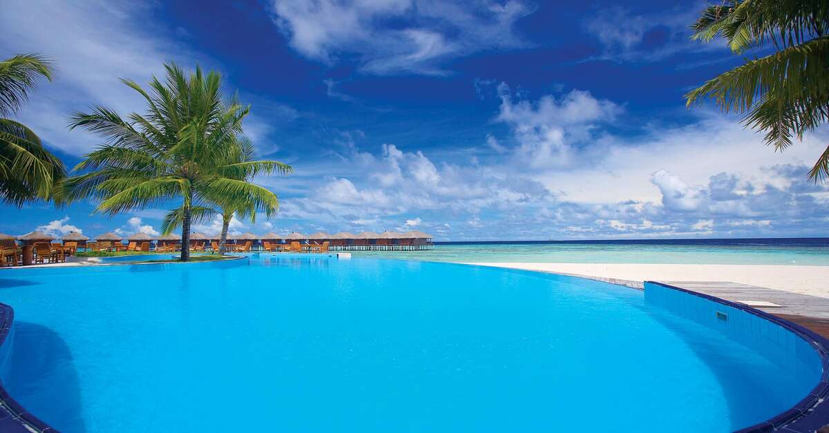 Een foto van het zwembad bij Filitheyo Island Resort