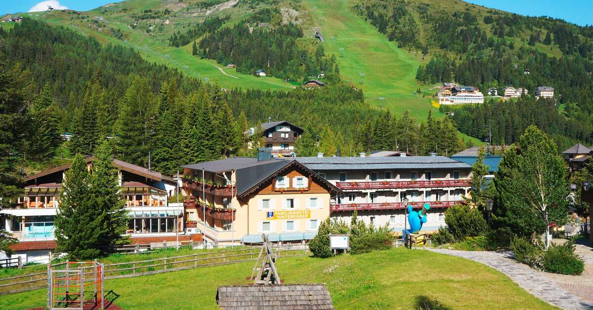 Een foto van de buitenkant van Family Hotel Hinteregger