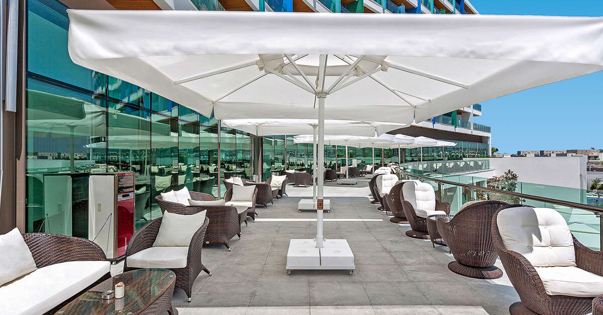 Een foto van het terras bij Wind Of Lara Hotel & Spa