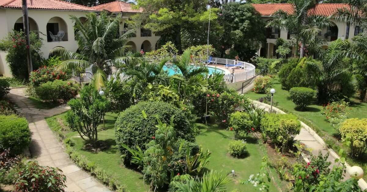 Een foto van het terras bij Hotel Charela Inn