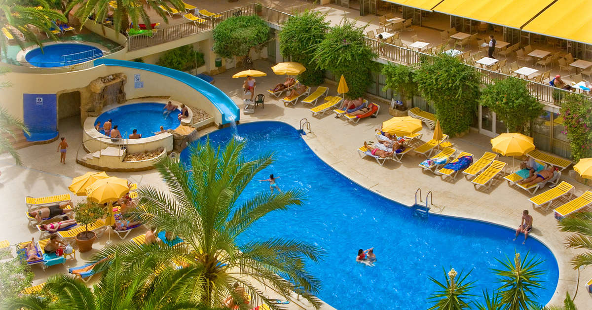 Een foto van het zwembad bij RH Princesa Benidorm