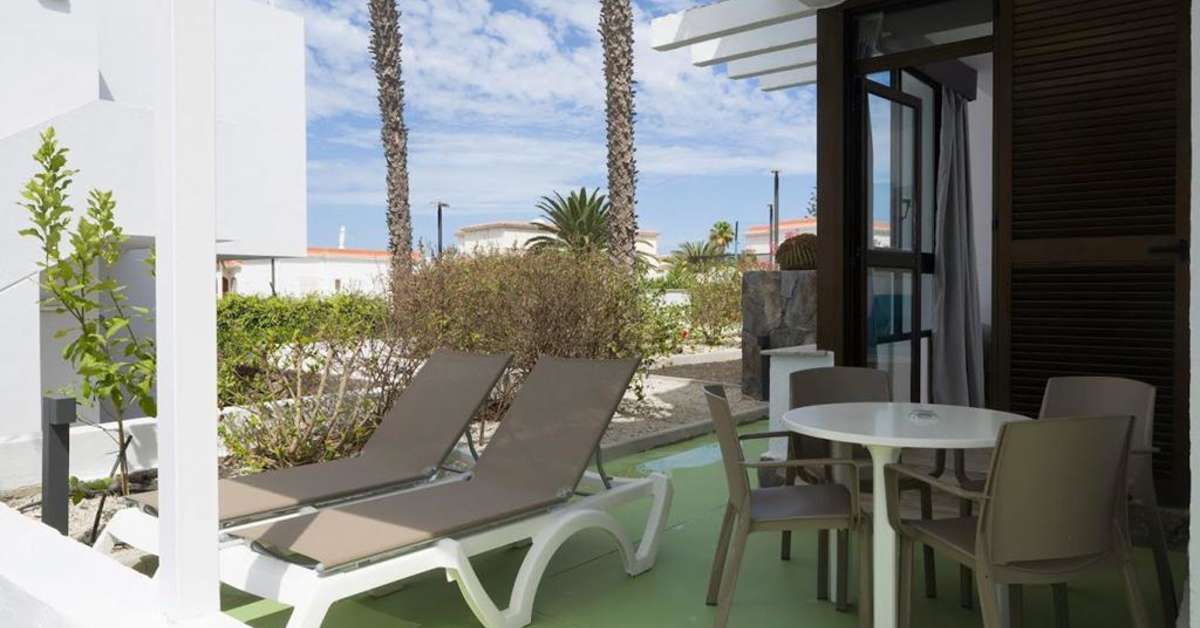 Een foto van het terras bij Coral Dreams Costa Adeje