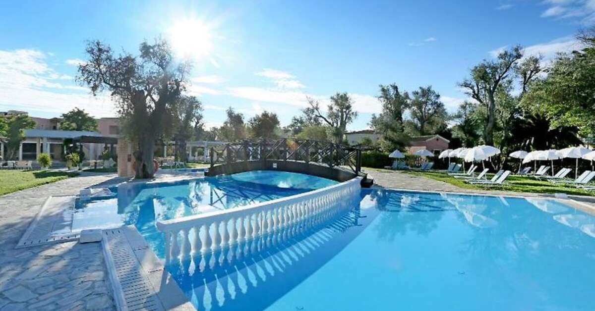 Een foto van het zwembad bij Sentido Apollo Palace