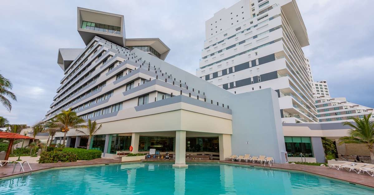 Een foto van het zwembad bij Park Royal Cancun All Inclusive