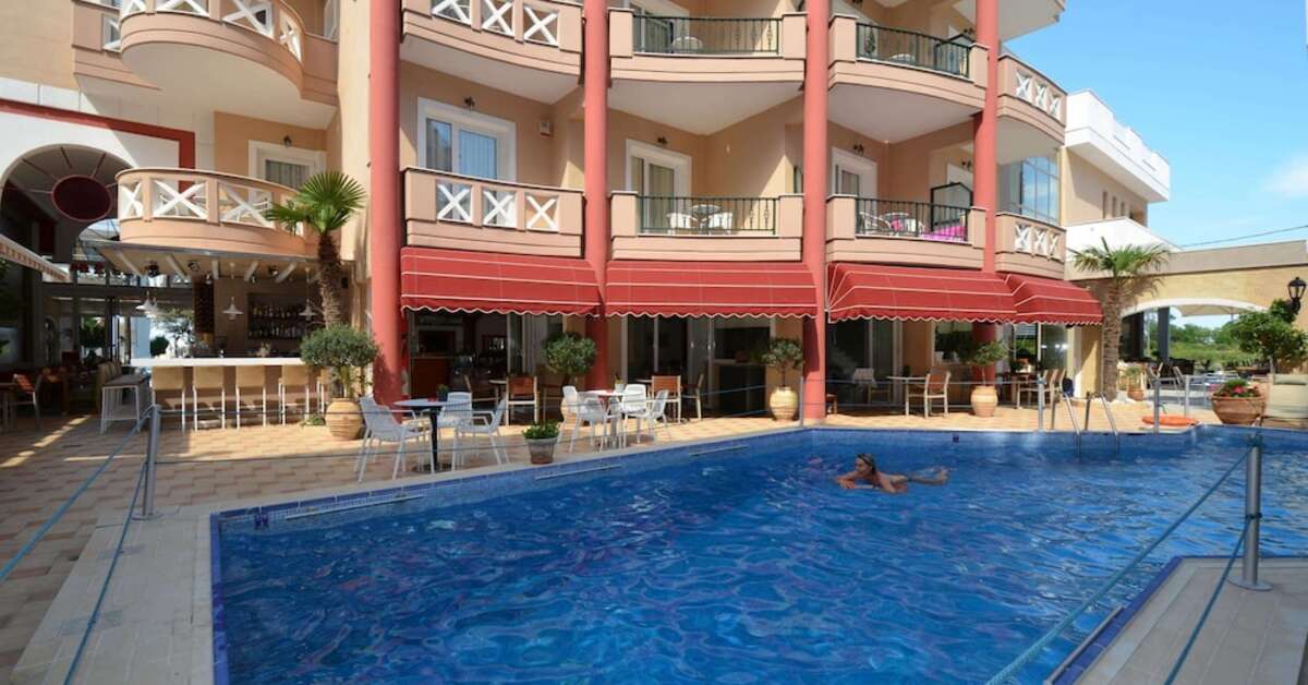 Een foto van het zwembad bij Evilion Sea & Sun Hotel