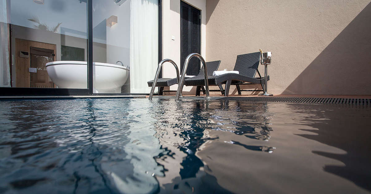 Een foto van het zwembad bij The Calm Resort & Spa