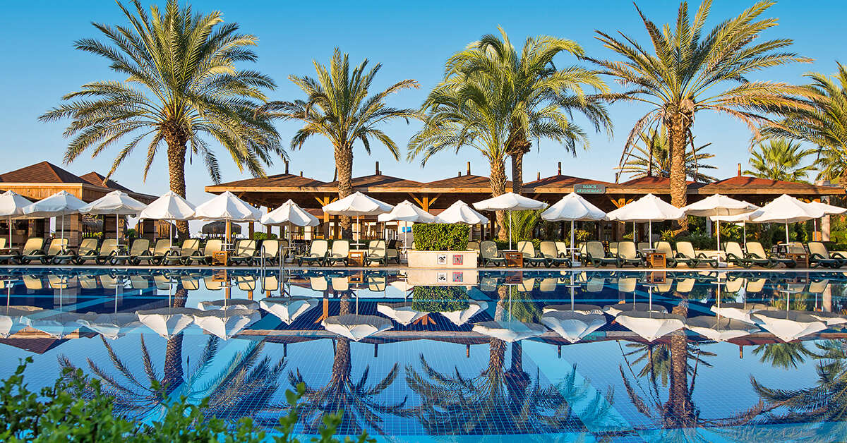Een foto van het zwembad bij Crystal Tat Beach Pearl Collection