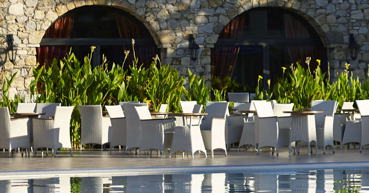 Een foto van het zwembad bij Mitsis Ramira Beach Hotel