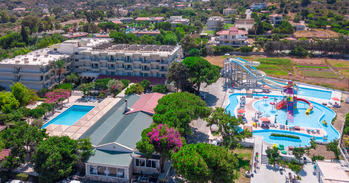 Een foto van het zwembad bij Filerimos Village Hotel