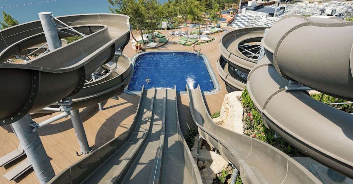 Een foto van het zwembad bij Titanic Luxury Collection Bodrum