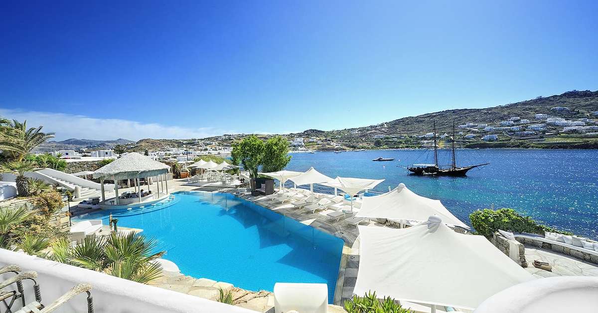 Ein Foto vom Pool im Kivotos Mykonos Luxury Boutique Hotel
