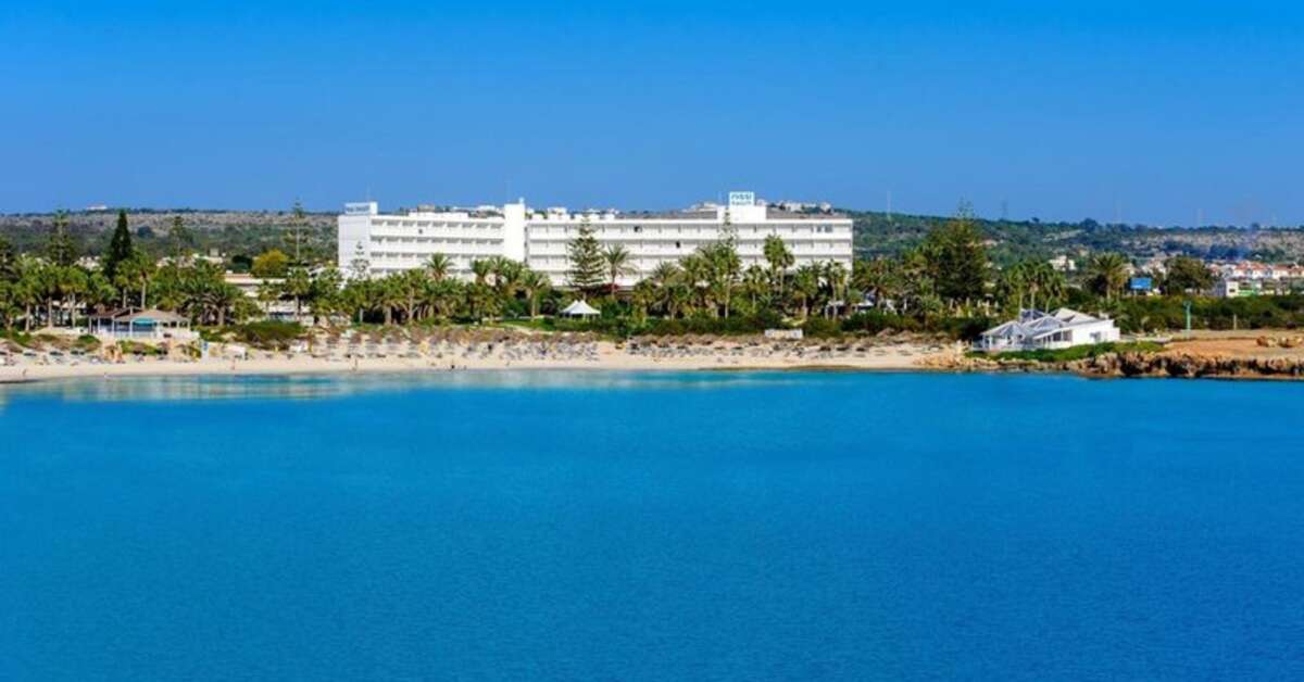 Een foto van de buitenkant van Nissi Beach Resort