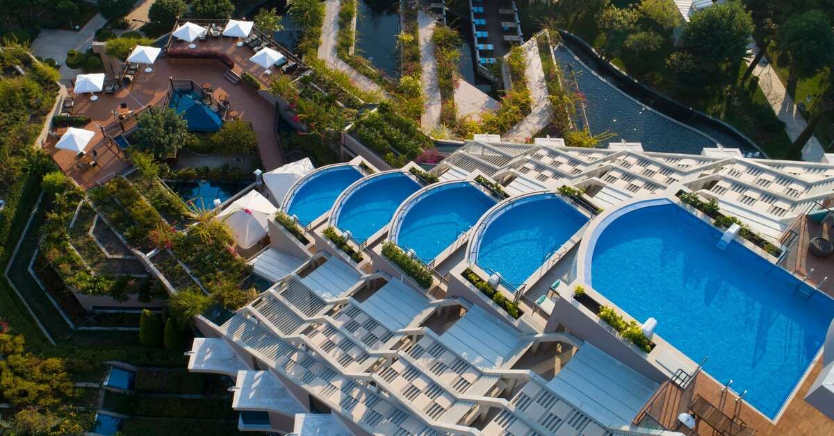 Een foto van het zwembad bij Susesi Luxury Resort