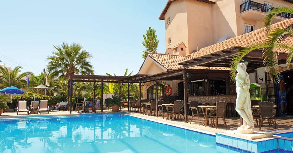 Een foto van het zwembad bij Anais Bay Aparthotel