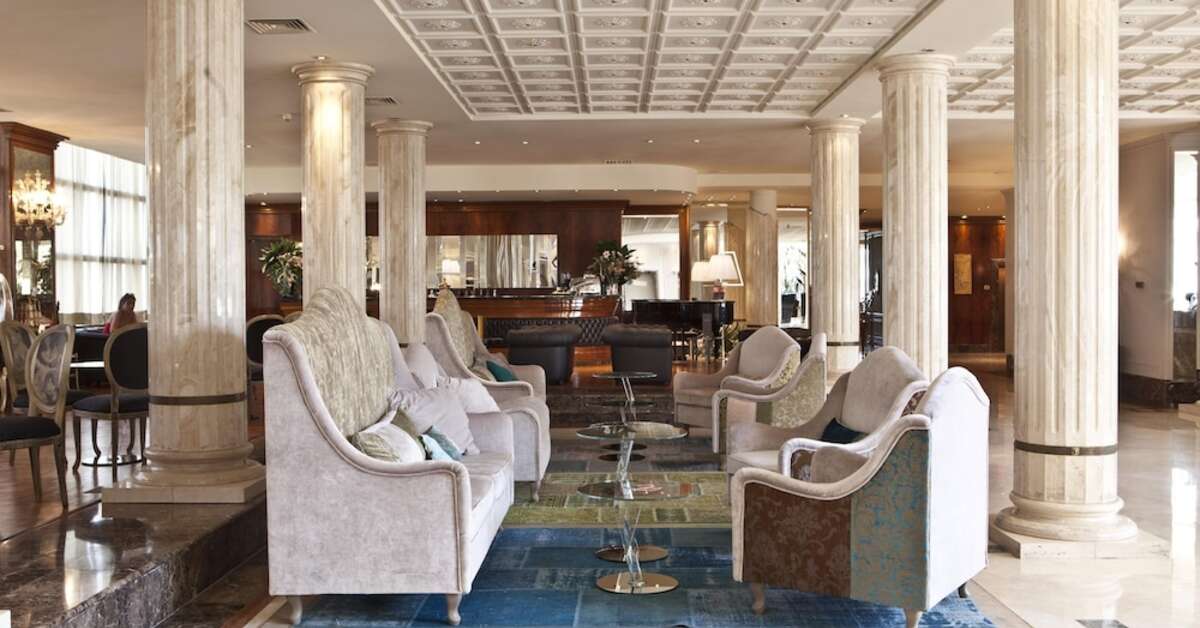 Een foto van het interieur van Hotel Leon d'Oro