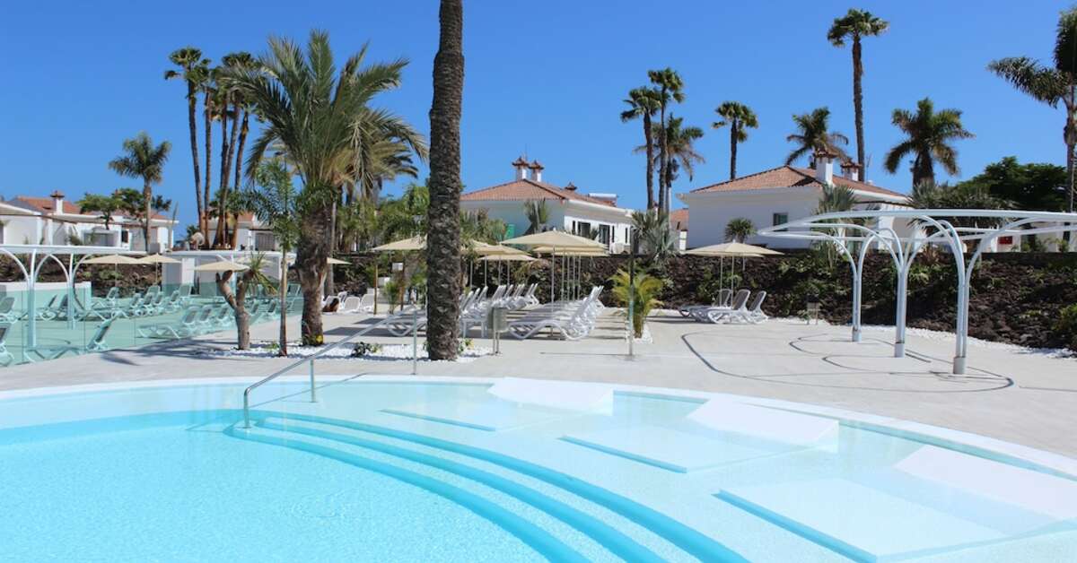 Een foto van het zwembad bij Hotel Livvo Dunagolf Suites