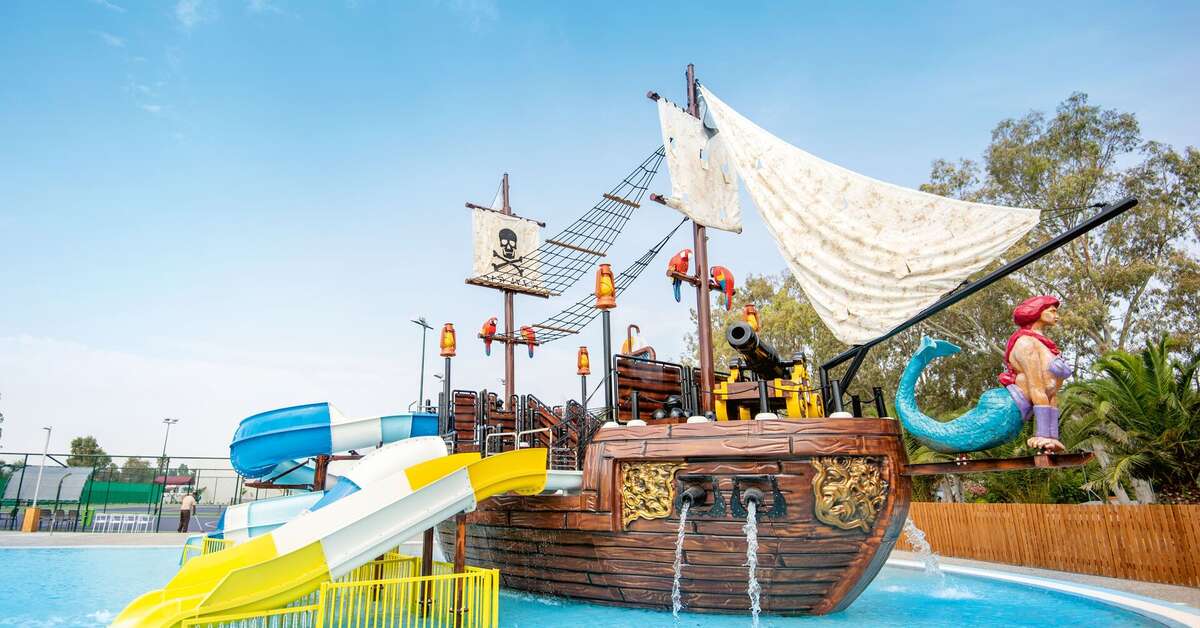 Een foto van het zwembad bij Caravia Beach Hotel