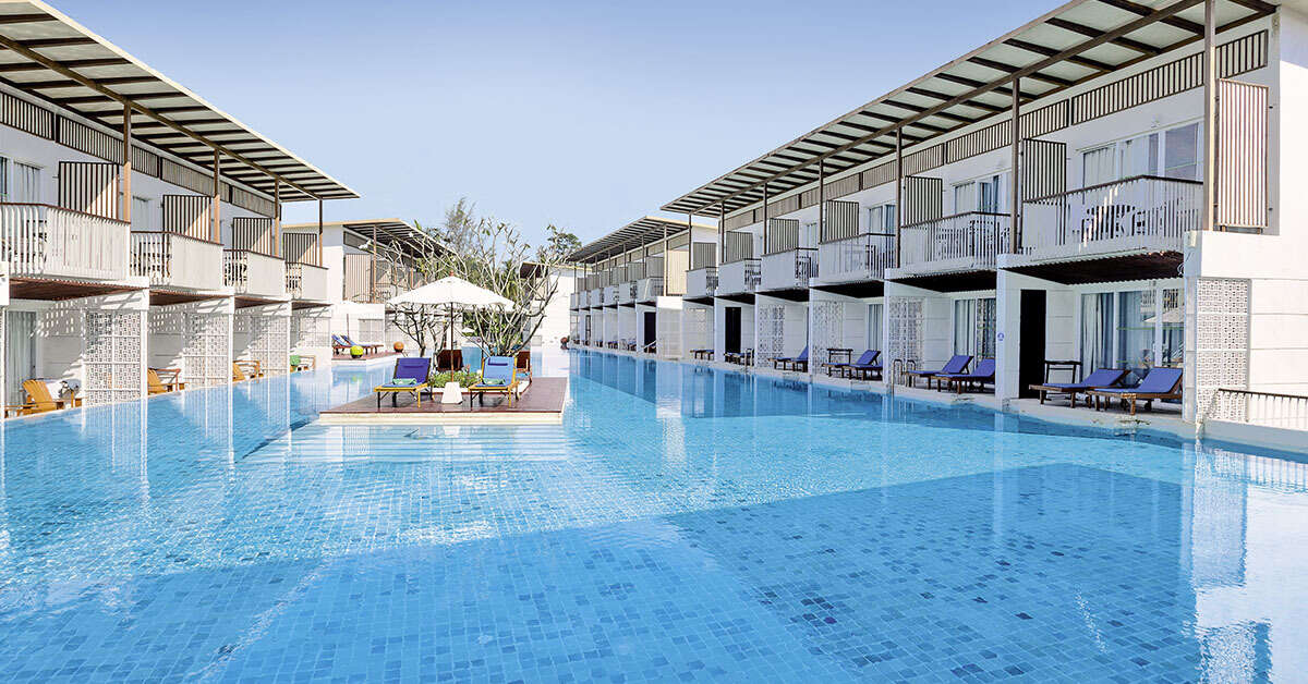 Ein Foto vom Pool im The Briza Beach Resort Khao Lak