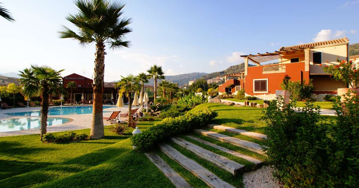 Een foto van het terras bij Hotel Alcantara Resort