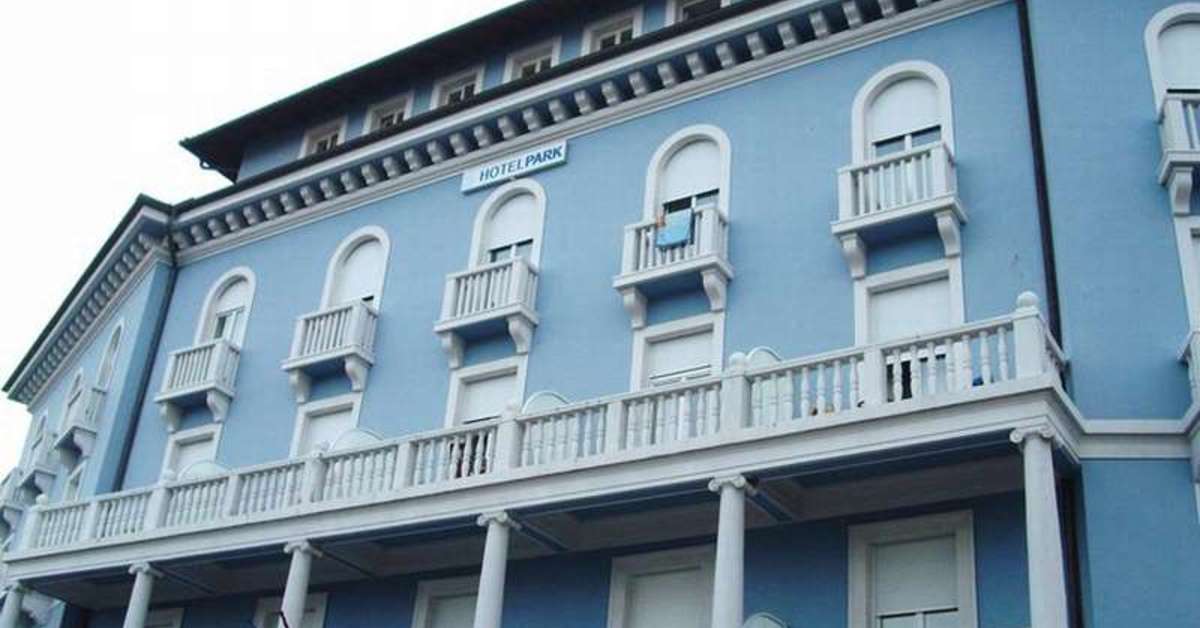 Een foto van de buitenkant van Hotel Park Lovran