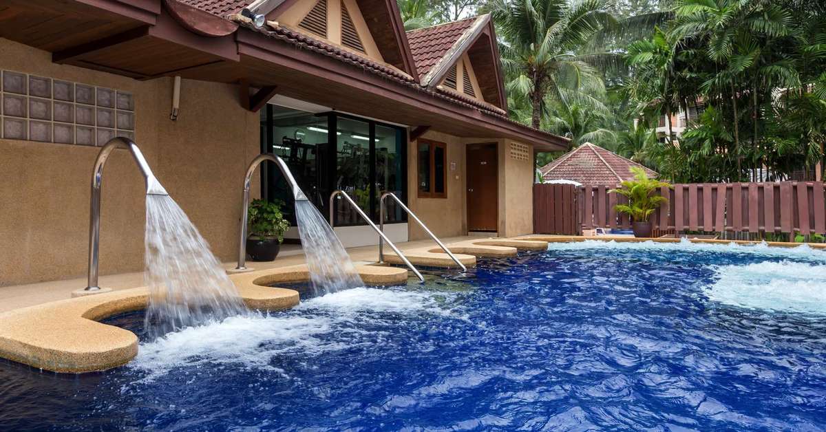 Een foto van het zwembad bij Best Western Premier Bangtao Beach Resort & Spa