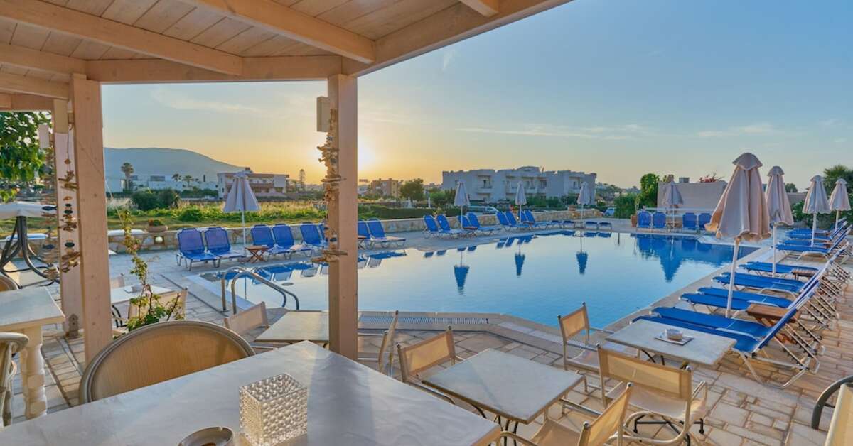 Ein Foto von der Terrasse im Golden Bay Hotel