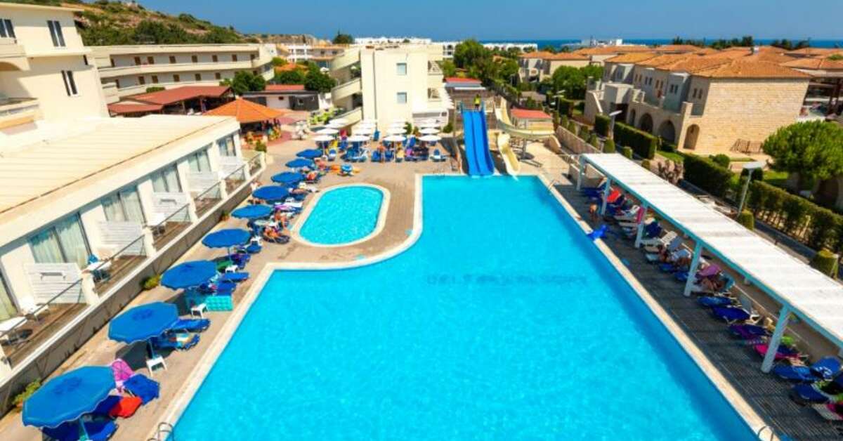 Een foto van het zwembad bij Delfinia Resort