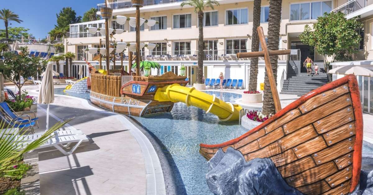 Een foto van het zwembad bij Hotel Oasis Park Splash