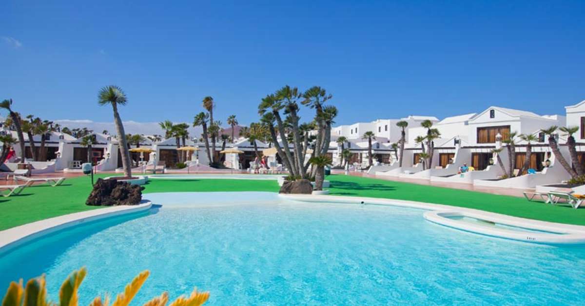 Een foto van het zwembad bij Sands Beach Resort