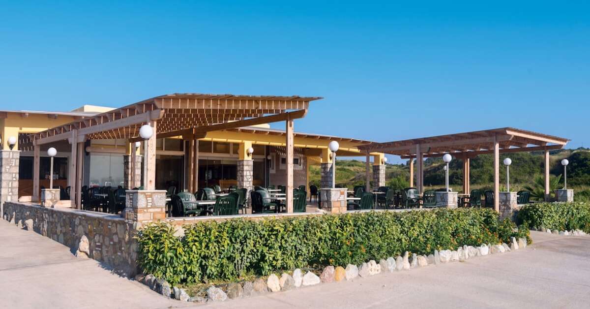 Een foto van de buitenkant van Kouros Palace