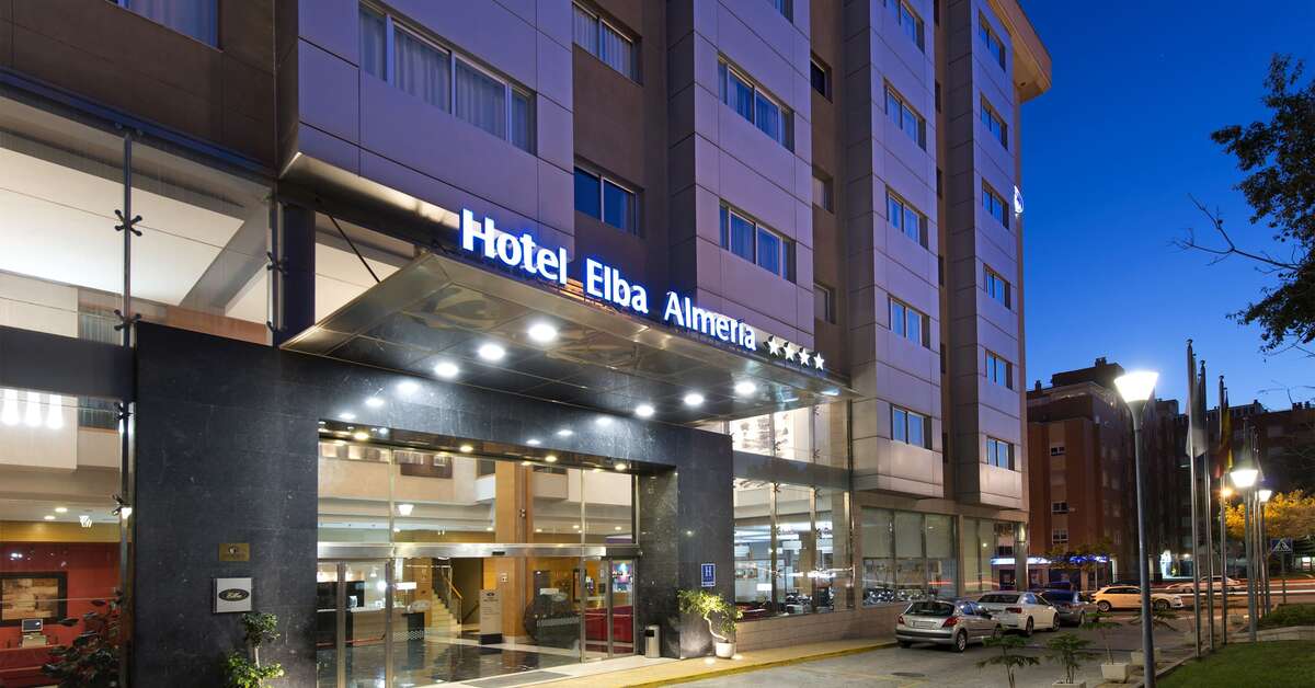 Een foto van de buitenkant van Elba Almeria Business & Convention Hotel