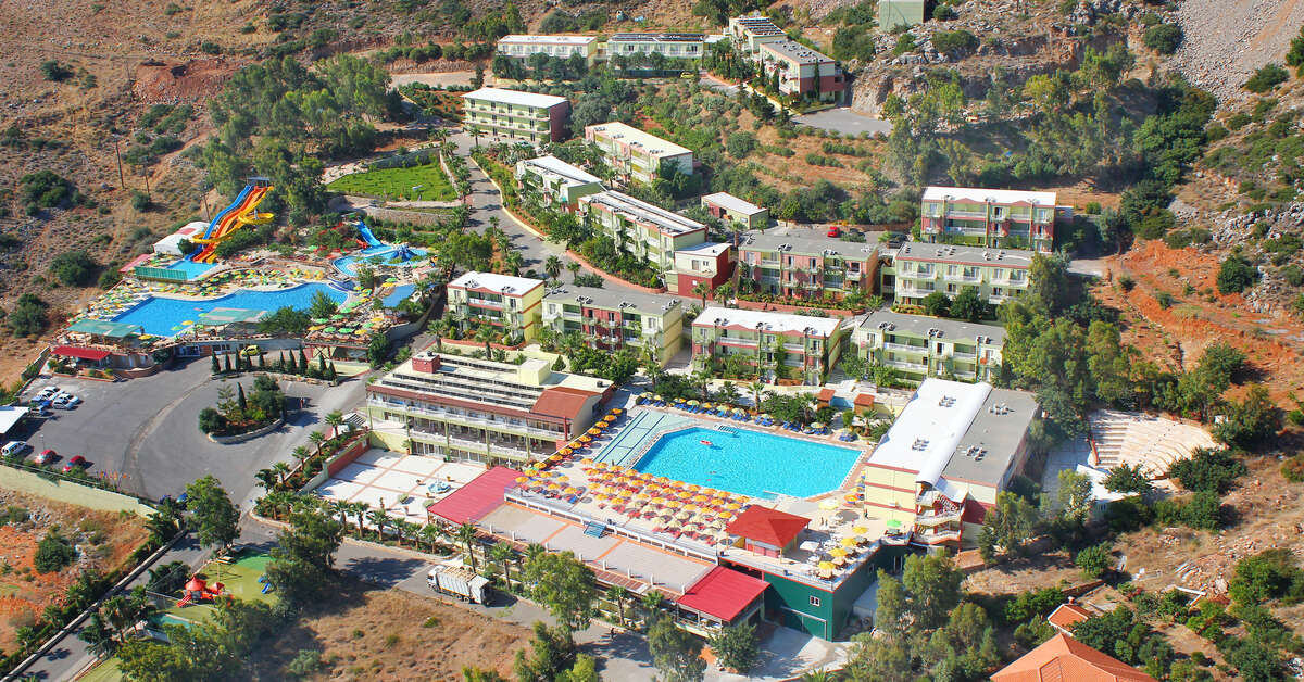 Een foto van de buitenkant van Hotel Aquasun Village