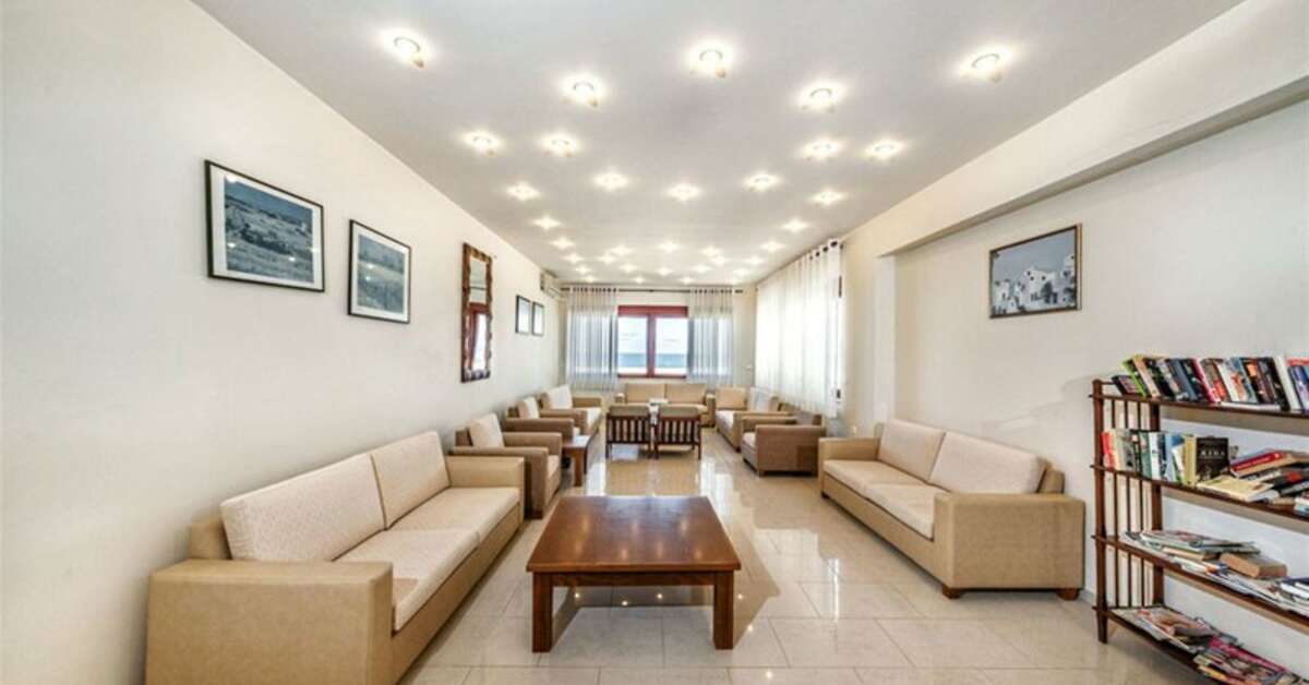 Een foto van het interieur van Niros Beach