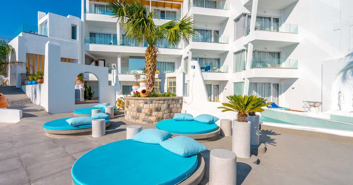 Een foto van het terras bij Kouros Home