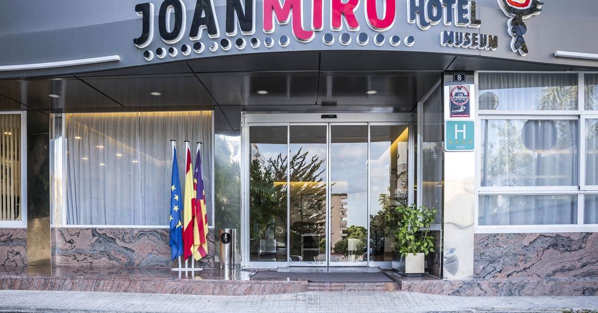 Een foto van de buitenkant van Hotel Joan Miro Museum