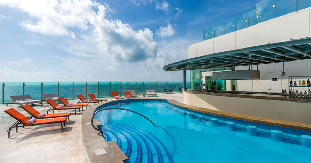 Ein Foto vom Pool im Beach Palace