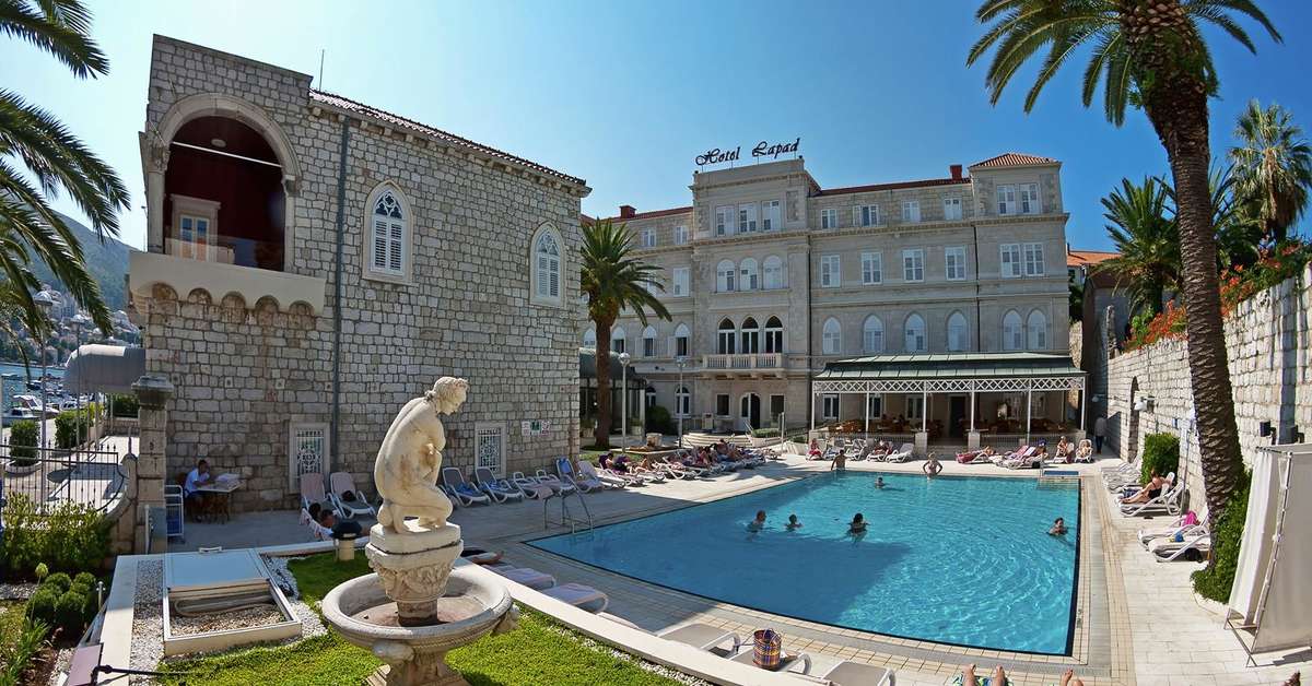 Ein Foto vom Pool im Hotel Lapad